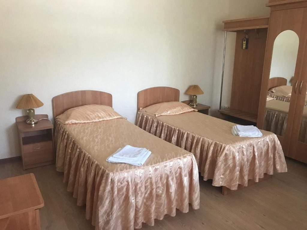Двухместный (Двухместный номер с 1 кроватью или 2 отдельными кроватями и балконом) гостевого дома На Луначарского, 97, Геленджик