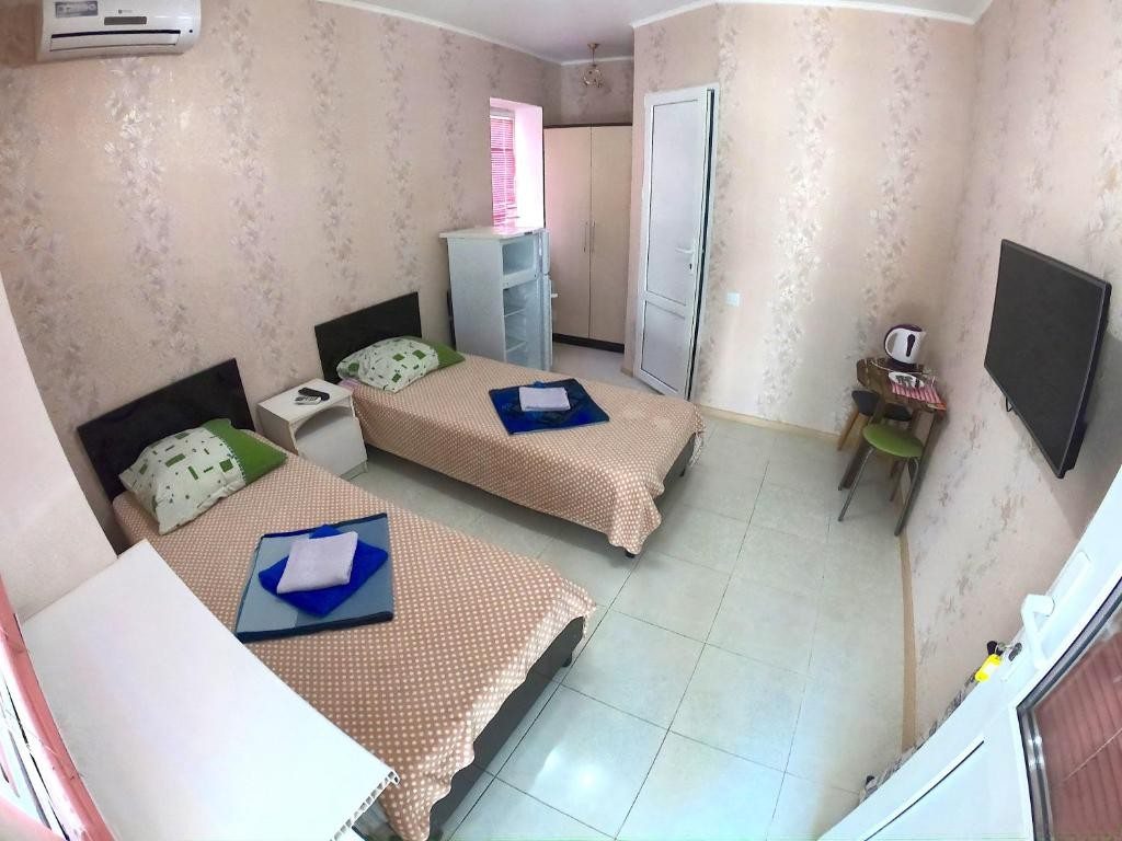 Двухместный (Двухместный номер с 2 отдельными кроватями и дополнительной кроватью) гостевого дома Самара, Геленджик