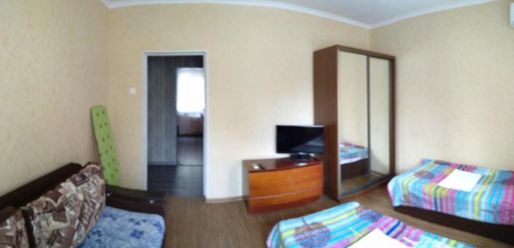 Апартаменты (Апартаменты с 3 спальнями) гостевого дома На Севастопольской, 28, Геленджик
