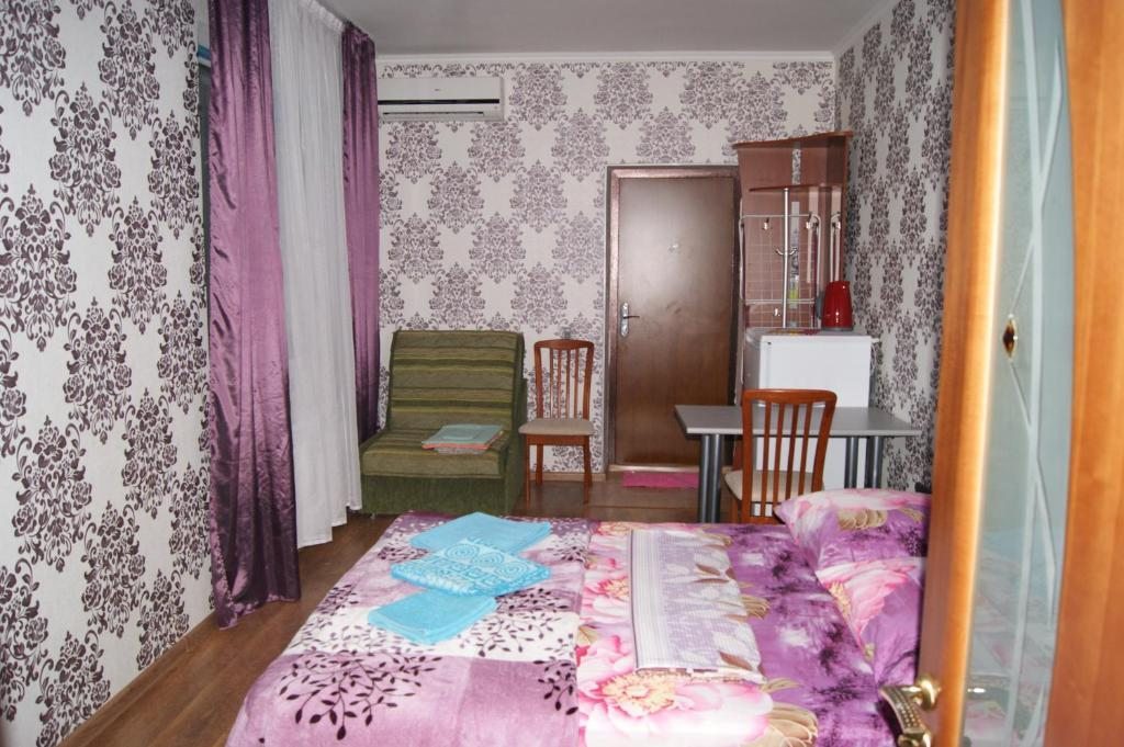 Двухместный (Двухместный номер Делюкс с 1 кроватью + дополнительная кровать) гостевого дома На Севастопольской, 28, Геленджик