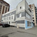общественная автостоянка под видеонаблюдением, Гостиница Аврора