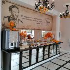 Обед в Буфете отеля : три блюда, напитки, угощение, Гостиница Аврора