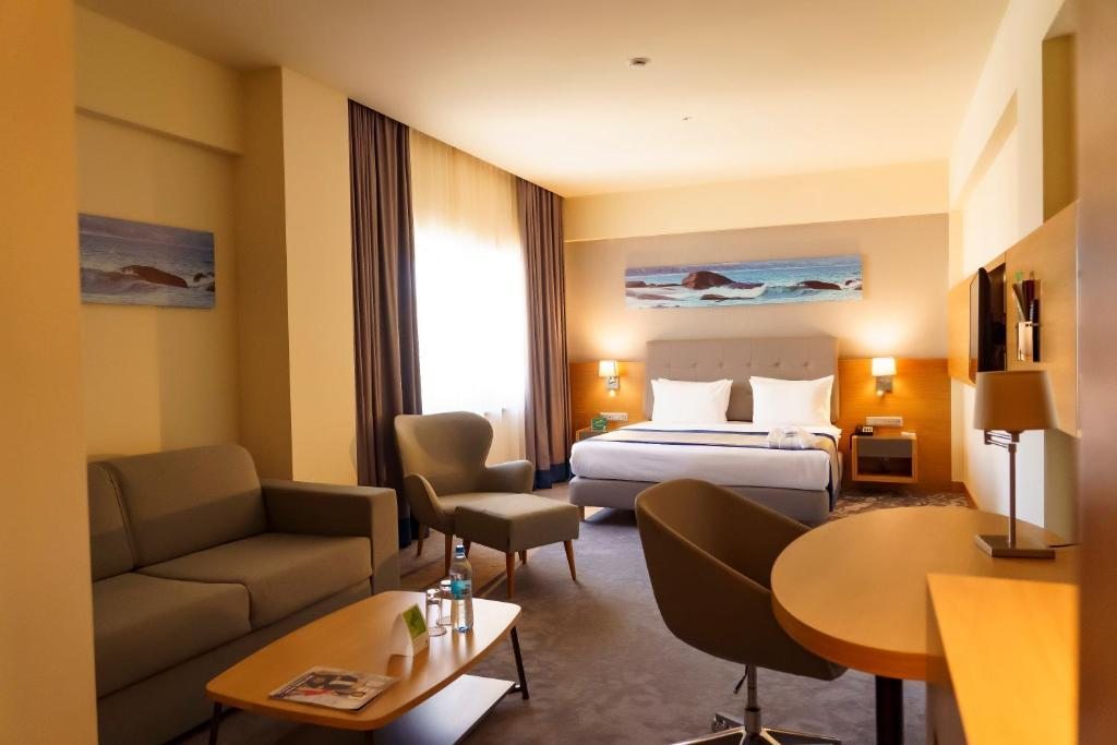Двухместный (Представительский номер с кроватью размера «king-size» - Для курящих) отеля Holiday Inn - Aktau - Seaside, Актау