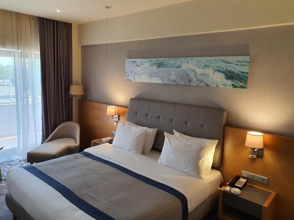 Двухместный (Номер с кроватью размера «king-size» - Подходит для гостей с ограниченными физическими возможностями/безбарьерная душевая - Для некурящих) отеля Holiday Inn - Aktau - Seaside, Актау