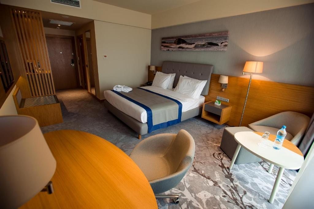 Двухместный (Номер с кроватью размера «king-size», вид на море — Зимний пакет услуг) отеля Holiday Inn - Aktau - Seaside, Актау