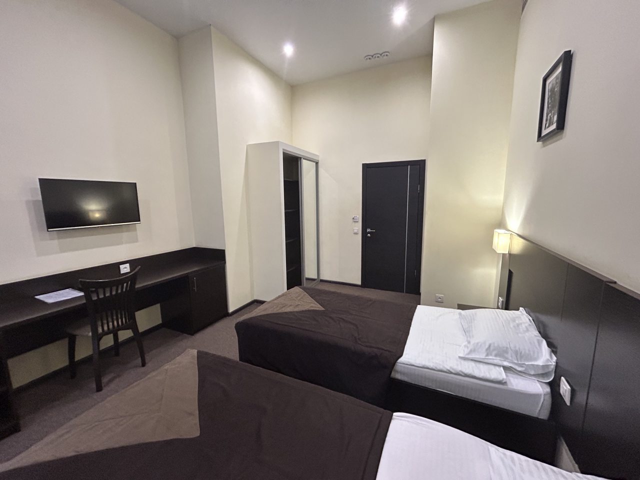 Трехместный (Трехместный номер эконом-класса с общей ванной комнатой), Гостиница Морган