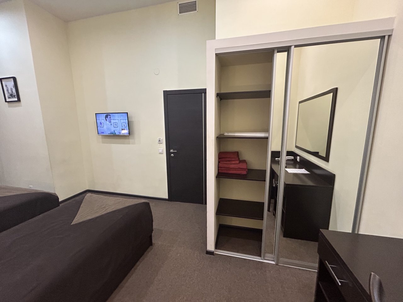 Трехместный (Трехместный номер эконом-класса с общей ванной комнатой), Гостиница Морган