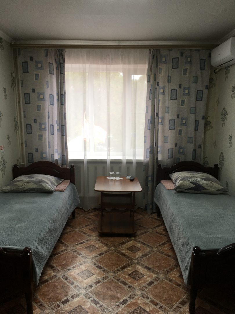 Двухместный (Двухместный номер с двумя раздельными кроватями) гостиницы Кристалл, Пролетарск