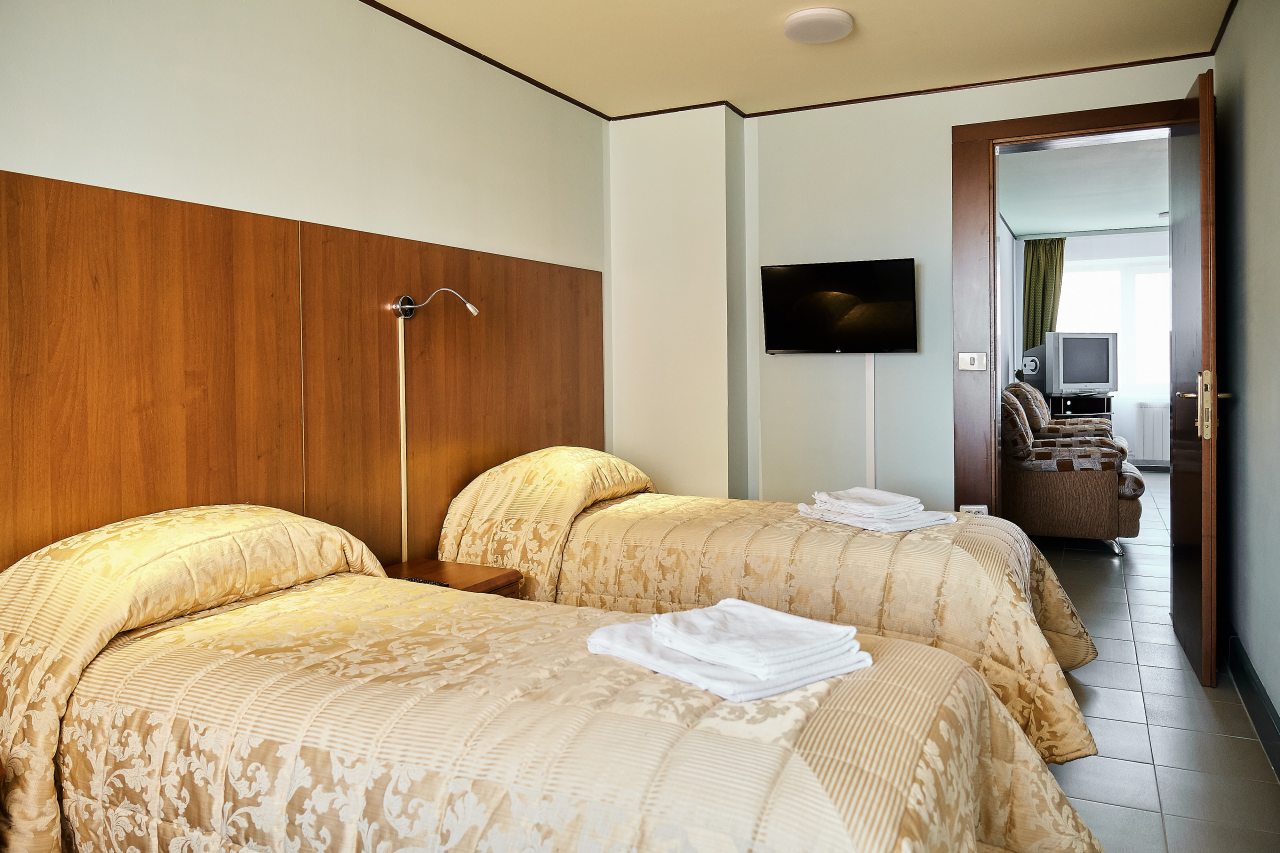 Апартаменты (Апартаменты2), Отель Русь