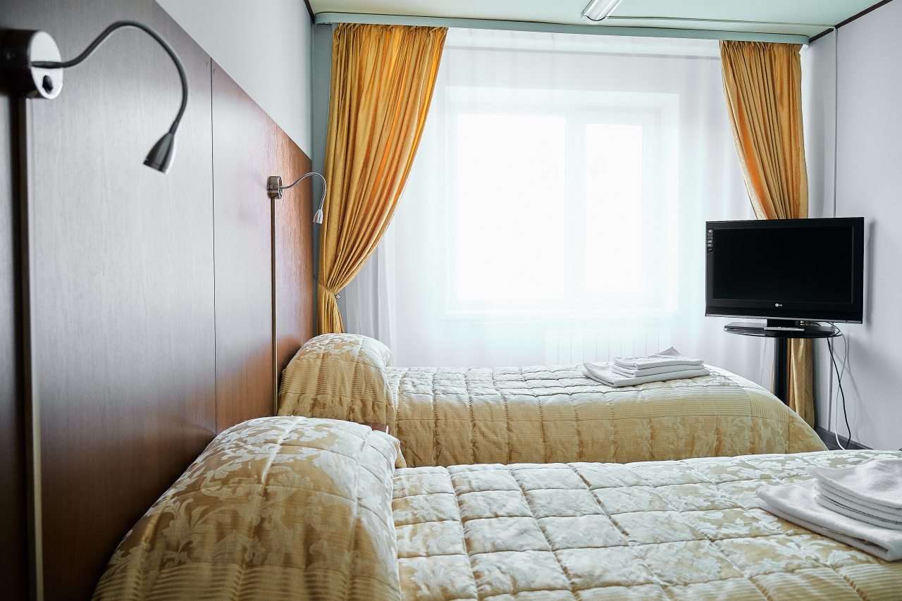 Апартаменты (Апартаменты2), Отель Русь