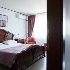 Люкс (Люкс 1Б), Отель Русь