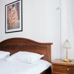 Люкс (Люкс 1Б), Отель Русь