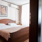 Люкс (Люкс 1Б), Отель Русь