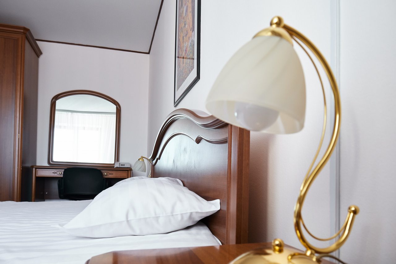 Люкс (Люкс 1М), Отель Русь