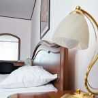 Люкс (Люкс 1М), Отель Русь