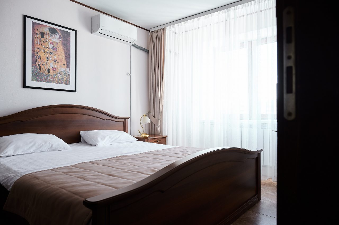 Люкс (Люкс2), Отель Русь