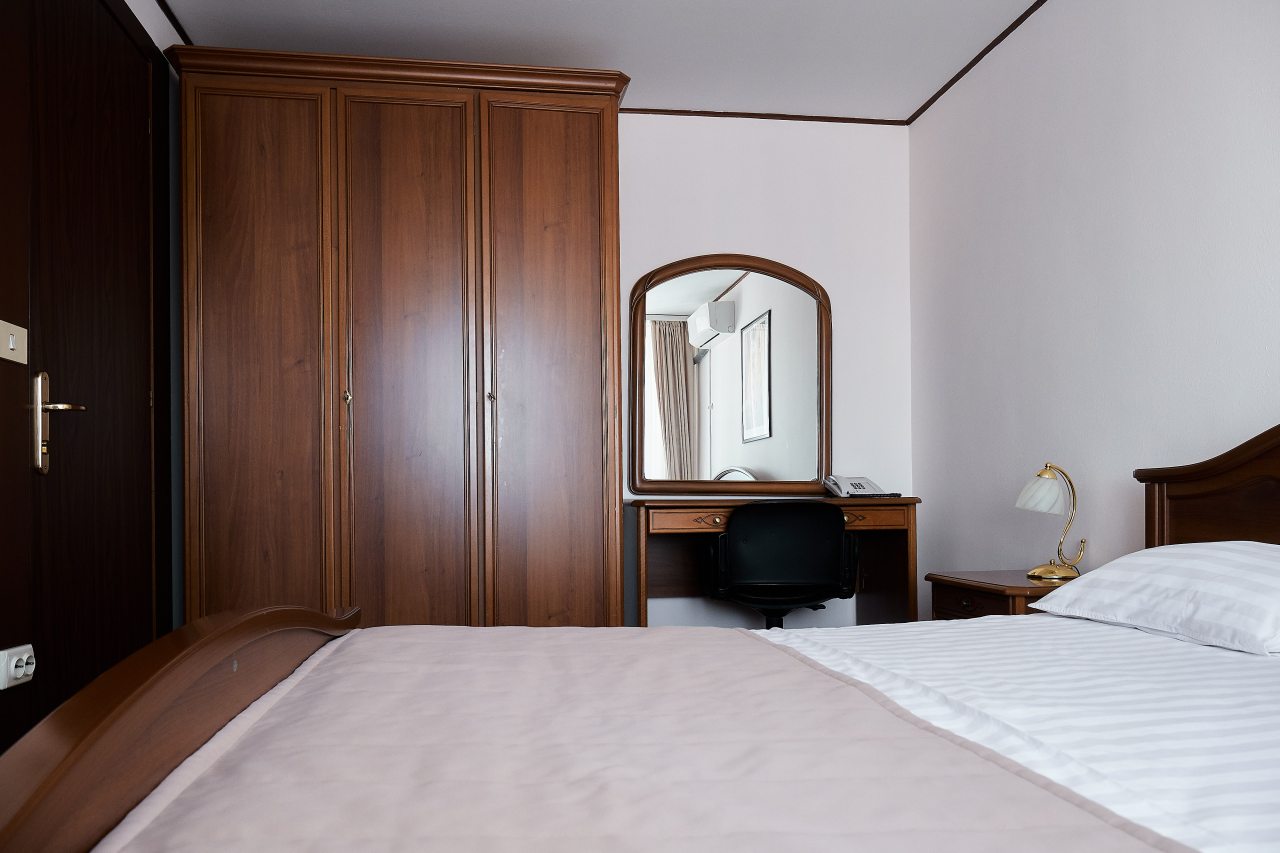 Люкс (Люкс2), Отель Русь