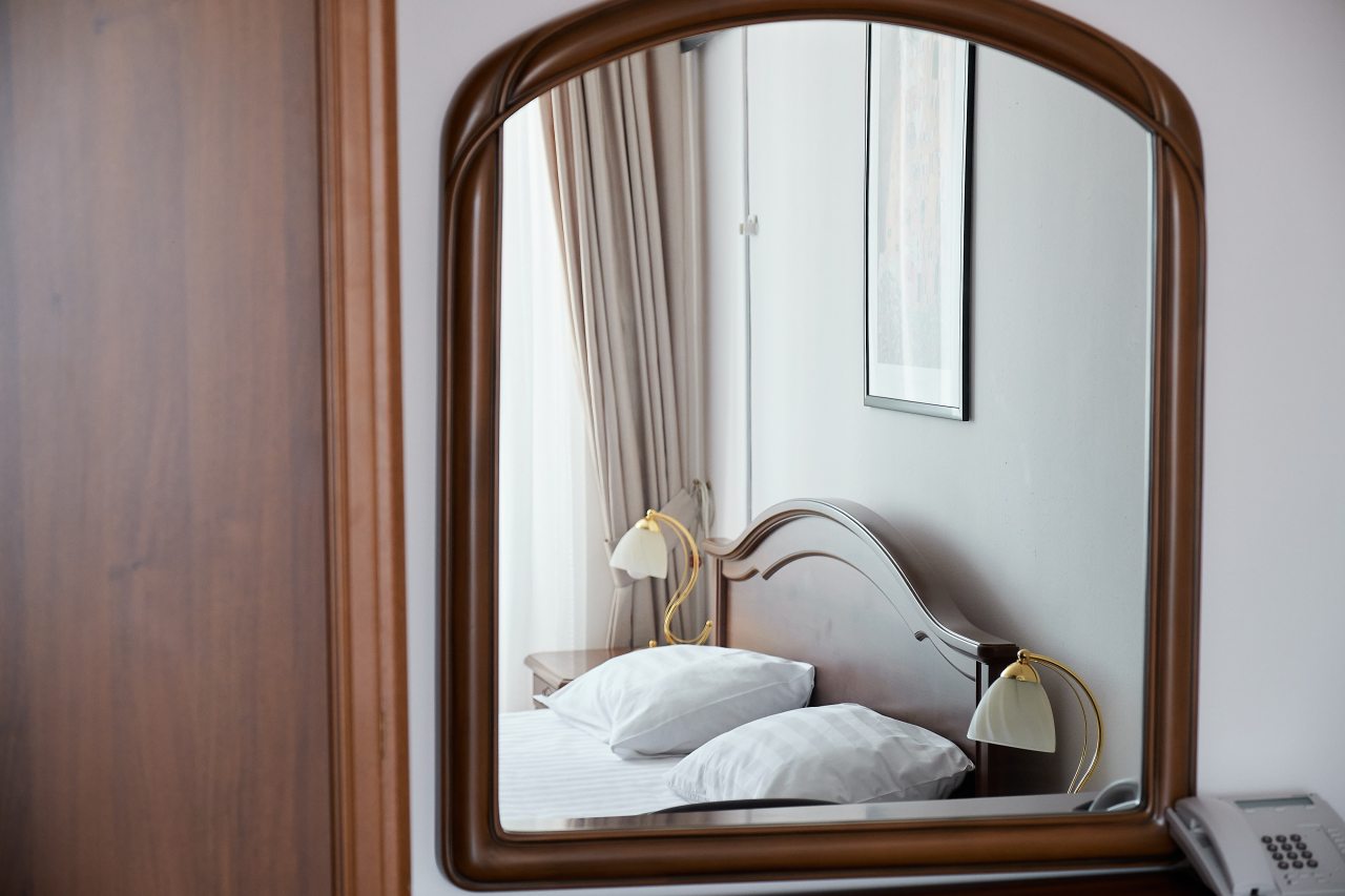 Люкс (Люкс2), Отель Русь