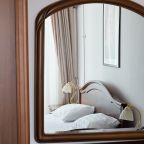 Люкс (Люкс2), Отель Русь