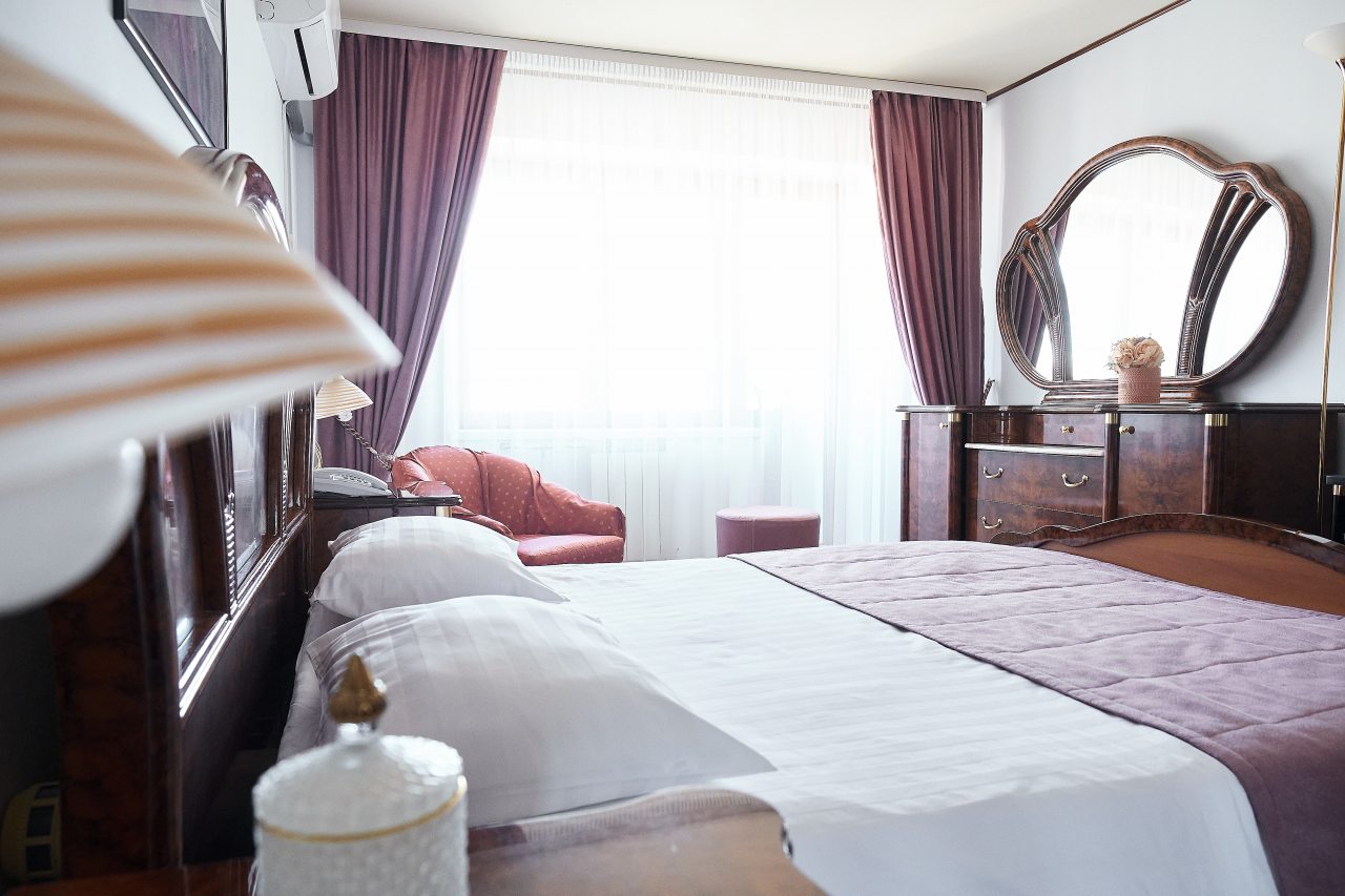 Люкс (Люкс3), Отель Русь