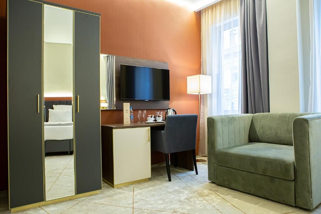 Двухместный (Улучшенный двухместный номер с 1 кроватью или 2 отдельными кроватями) отеля Barin Residence Grand, Москва