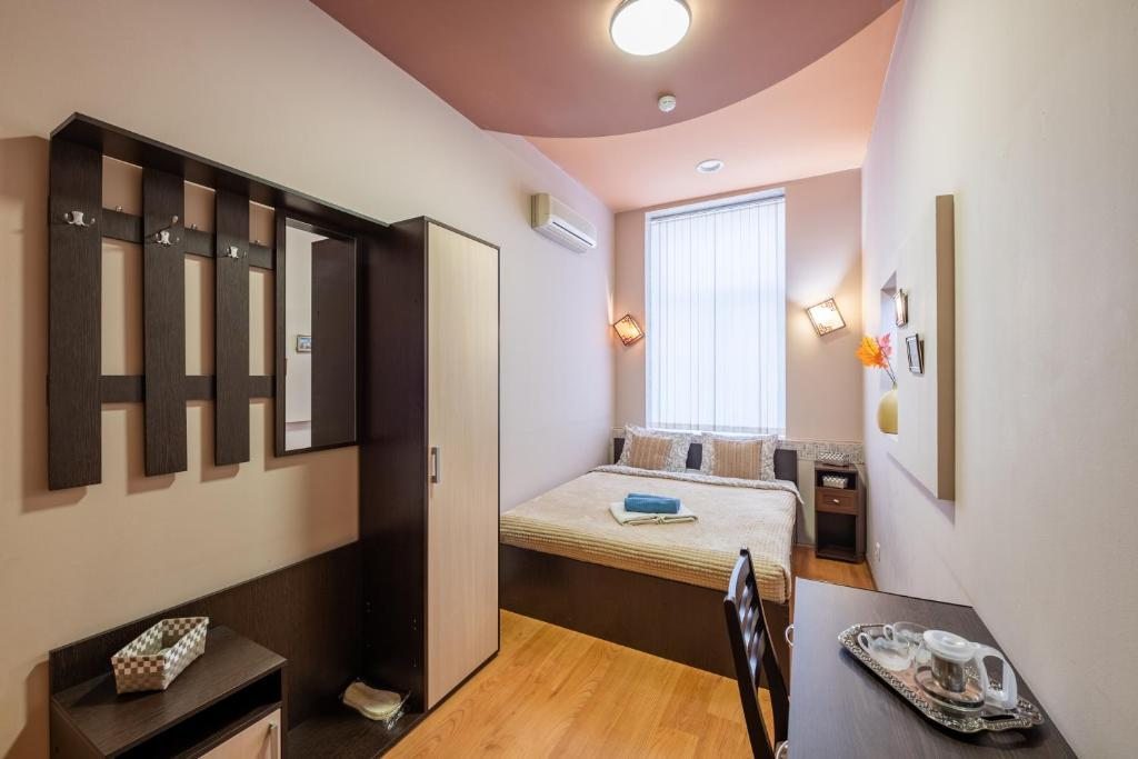 Двухместный (Улучшенный двухместный номер с 1 кроватью) мини-отеля Солотель, Москва