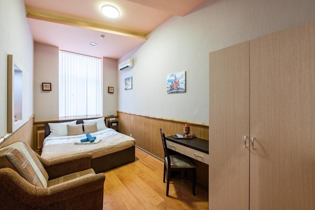 Трехместный (Трехместный номер с собственной ванной комнатой) мини-отеля Солотель, Москва
