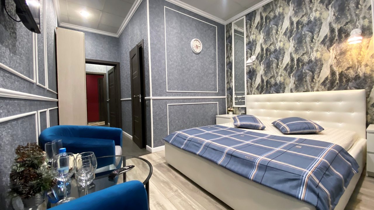 Двухместный (Улучшенный номер с кроватью размера «king-size») отеля Плюс, Санкт-Петербург