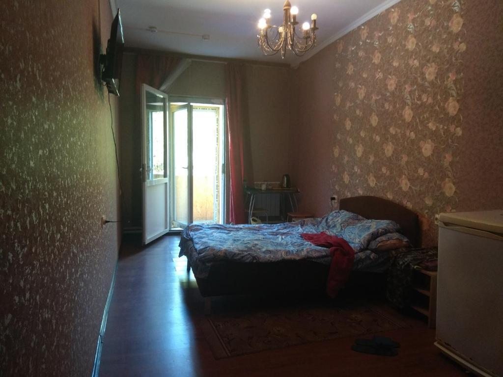 Двухместный (Двухместный номер Делюкс с 1 кроватью и балконом) хостела Луч, Жуковский