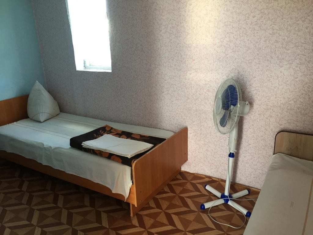 Трехместный (Трехместный номер эконом-класса) мини-гостиницы Sunrise, Соль-Илецк