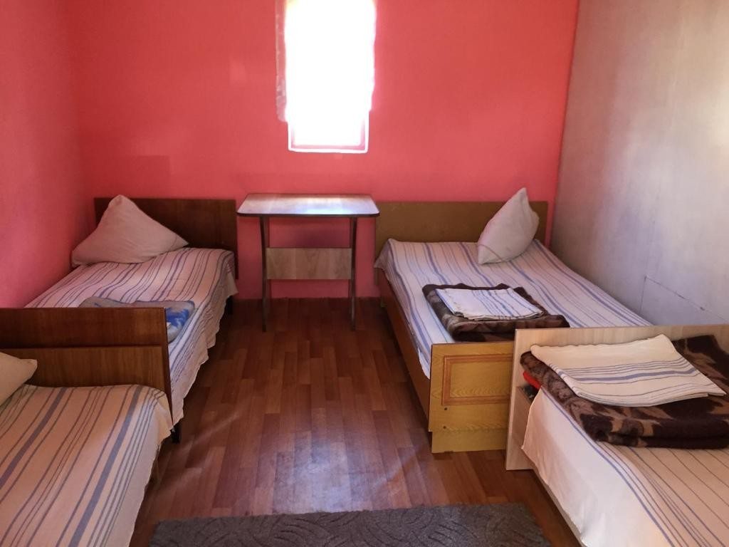 Четырехместный (Четырехместный номер эконом-класса) мини-гостиницы Sunrise, Соль-Илецк