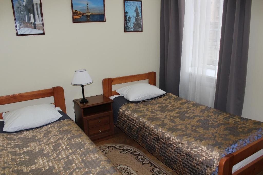Двухместный (Двухместный номер с 2 отдельными кроватями и собственной ванной комнатой) мини-отеля Ассоль, Санкт-Петербург