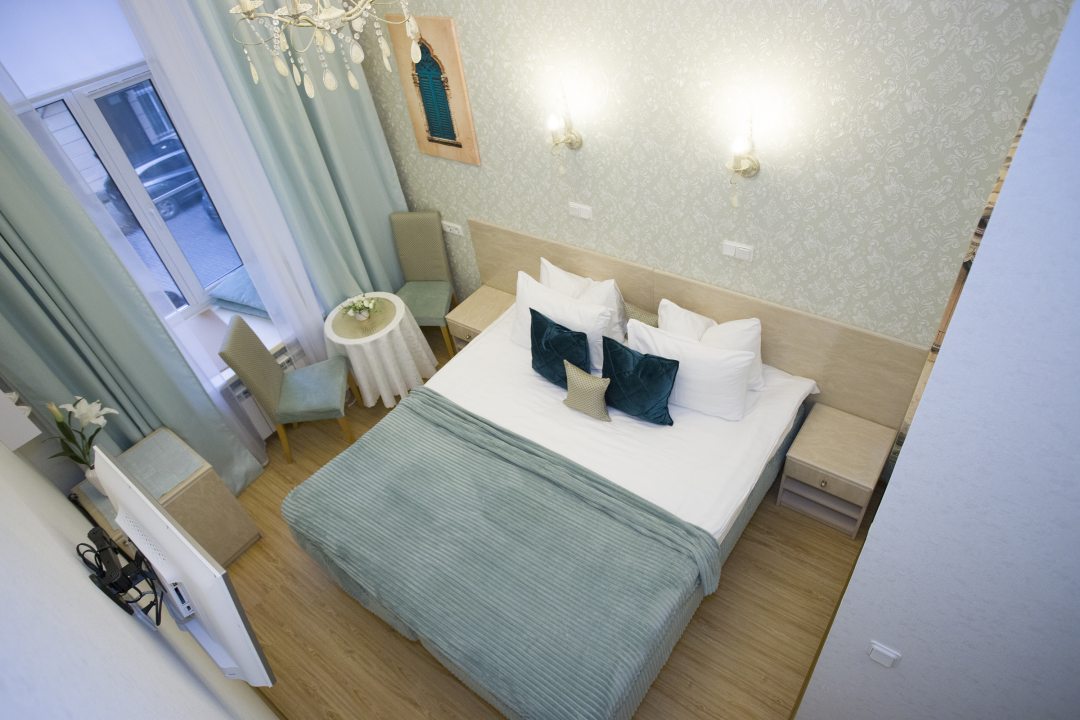 Двухместный (Комфорт с кроватью размера «king-size» #102 (Комната с собственной ванной комнатой)) гостевого дома VENETA Rooms, Санкт-Петербург