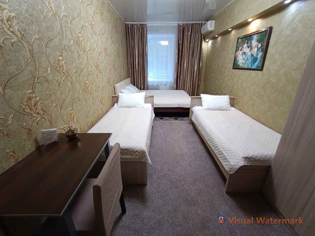 Трехместный (С двумя односпальными кроватями и одной двуспальной) мини-отеля Выставка, Москва