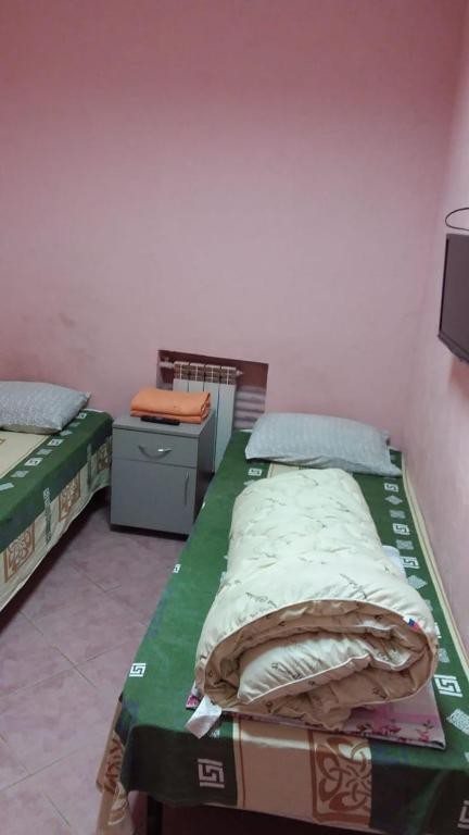 Двухместный (Двухместный номер с 2 отдельными кроватями и общим туалетом) гостевого дома Отдых, Батайск