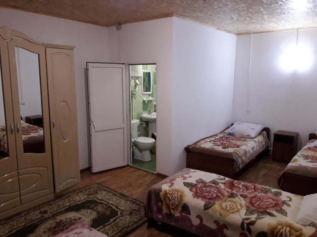 Двухместный (Двухместный номер с 1 кроватью и видом на горы) гостевого дома На Орджоникидзе 6д, Теберда