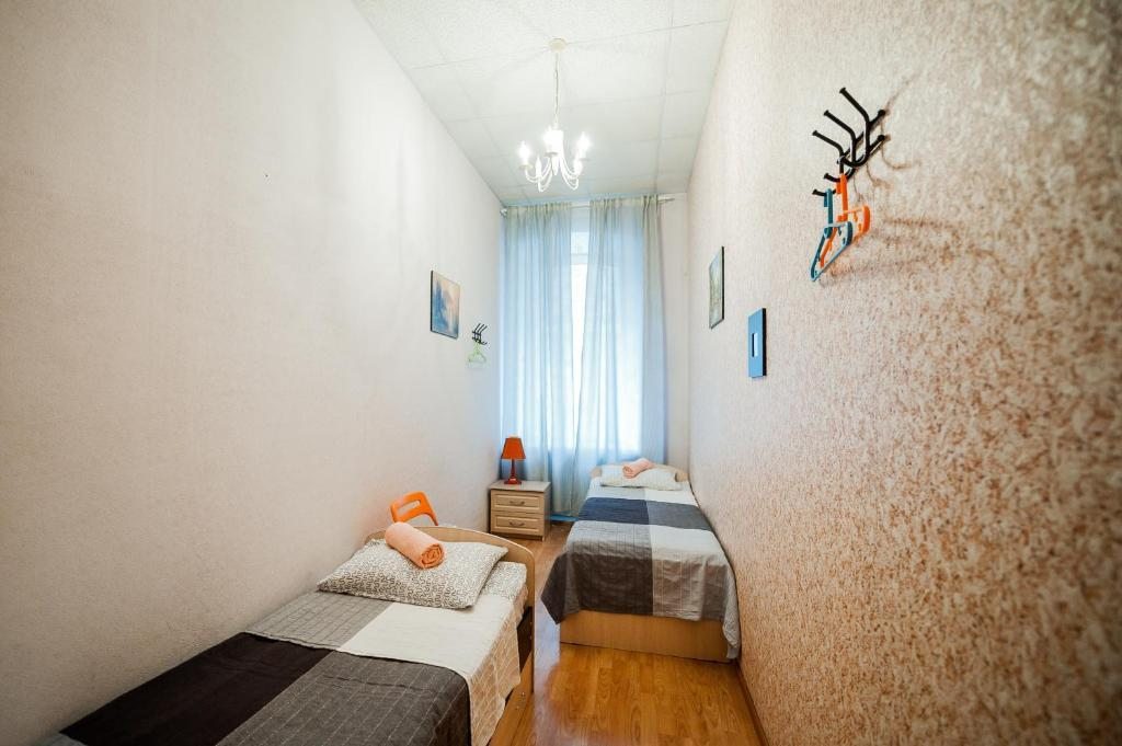 Двухместный (Двухместный номер с 2 отдельными кроватями и общей ванной комнатой) мини-отеля Белинский, Санкт-Петербург