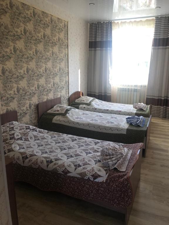 Трехместный (Классический трехместный номер) гостевого дома Созвездие Байкала, Байкальск