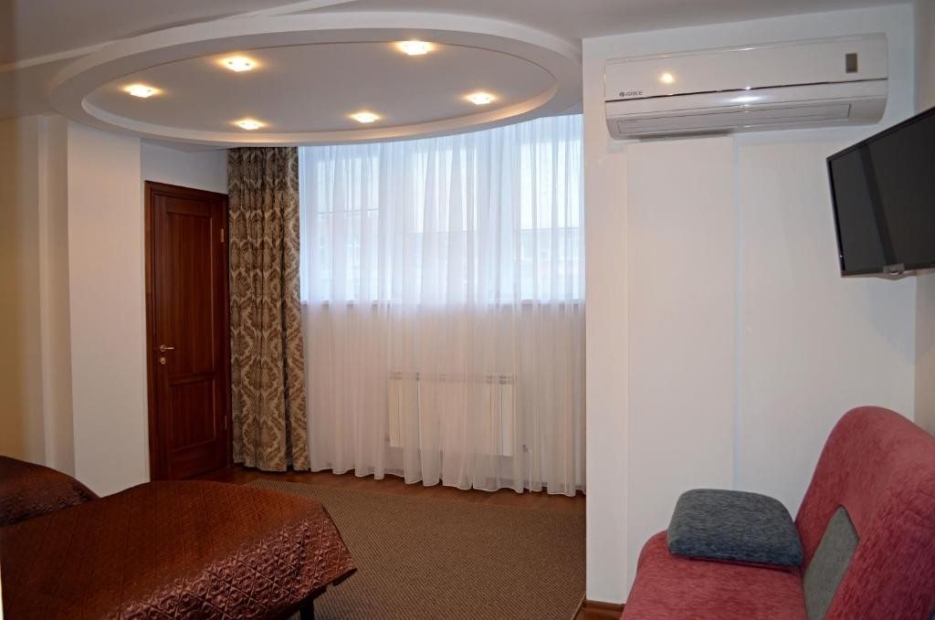 Двухместный (Улучшенный двухместный номер с 2 отдельными кроватями) отеля Атлас, Екатеринбург