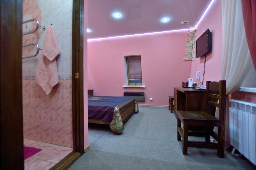Двухместный (Двухместный номер Делюкс с 1 кроватью и ванной) мини-гостиницы Garni Inn, Красноярск