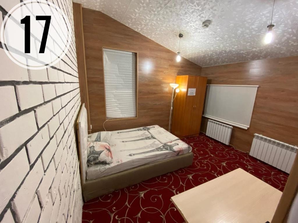 Двухместный (Улучшенный двухместный номер с 1 кроватью) отеля Парижский двор, Чебоксары