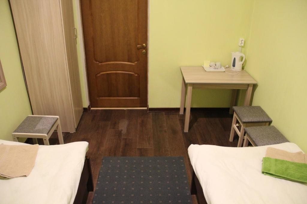 Двухместный (Бюджетный двухместный номер с 2 отдельными кроватями) отеля Alex House, Псков