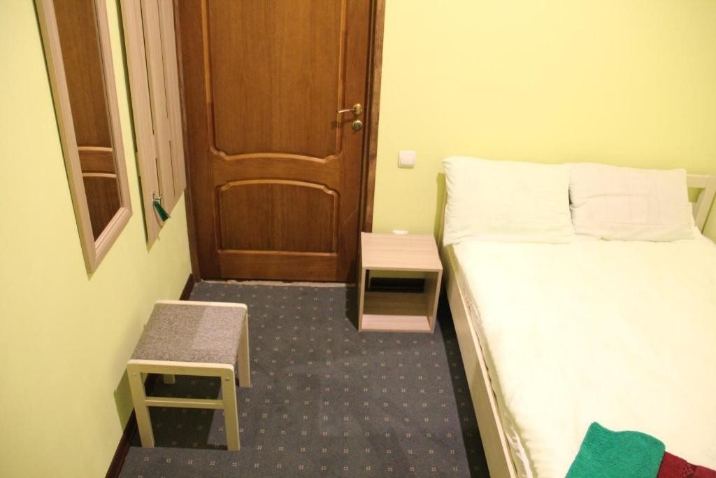 Двухместный (Стандартный двухместный номер с 1 кроватью и общей ванной комнатой) отеля Alex House, Псков