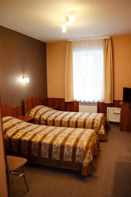 Двухместный (Номер с 2 кроватями - 1 этаж) мини-отеля Фаворит, Псков