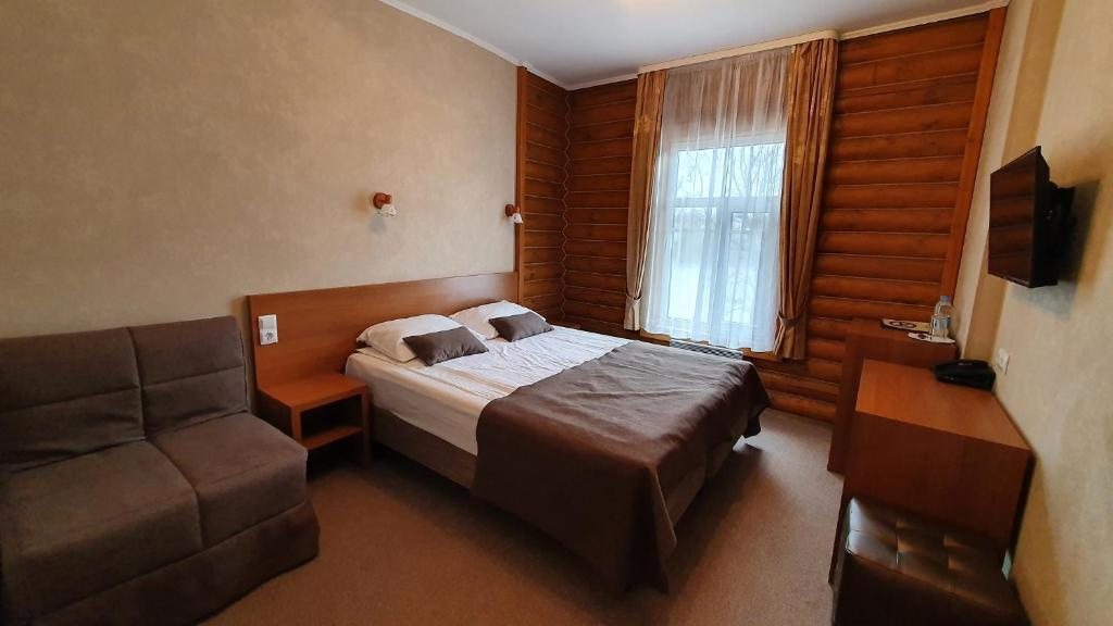 Двухместный (Стандартный номер 2 этаж) мини-отеля Фаворит, Псков