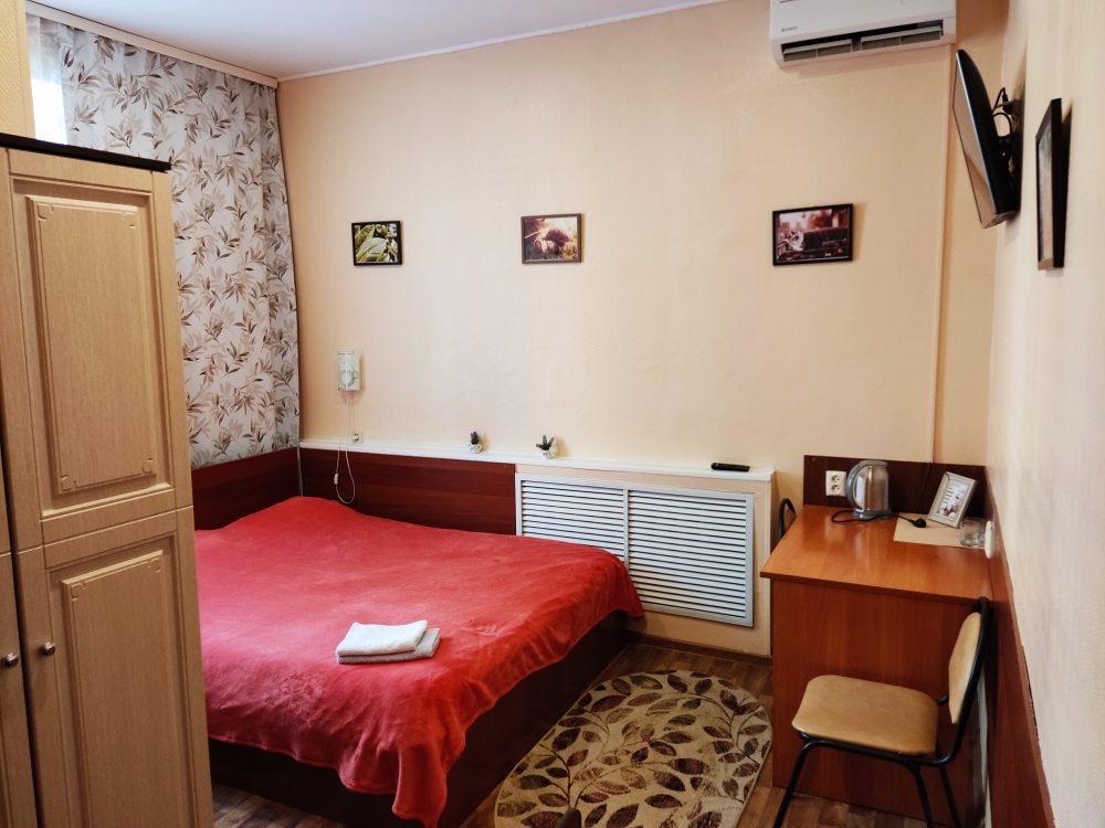 Двухместный (Большой номер с двухспальной кроватью) мини-отеля Абсолют на Руставели, Челябинск