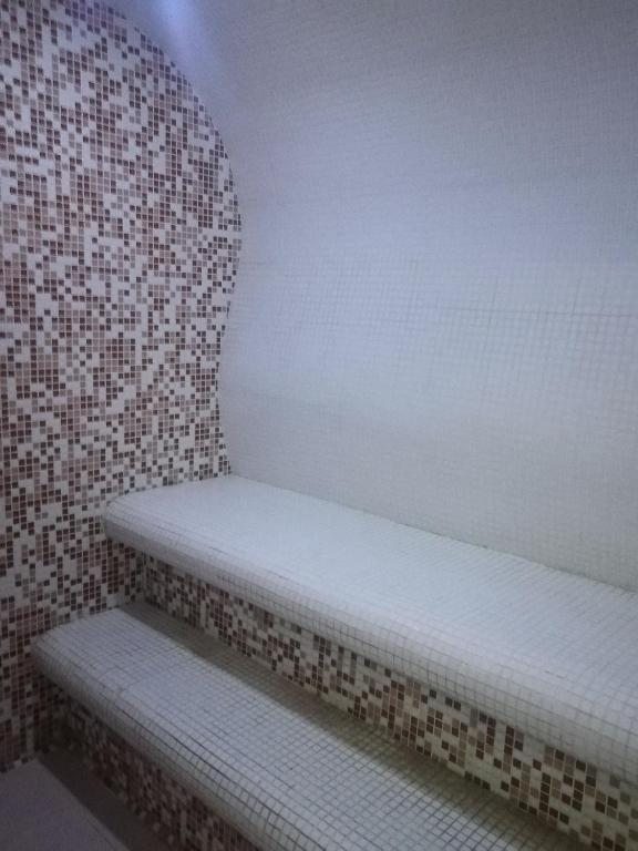 Сьюит (Люкс с кроватью размера «king-size» и гидромассажной ванной) отеля Ред Кристал, Челябинск