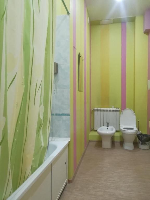 Двухместный (Двухместный номер с 1 кроватью или 2 отдельными кроватями и собственной ванной комнатой) отеля Ред Кристал, Челябинск