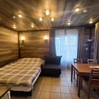 Зона отдыха с двуспальной кроватью совмещённой с гостиной