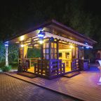 Летний вид на беседку у бассейна